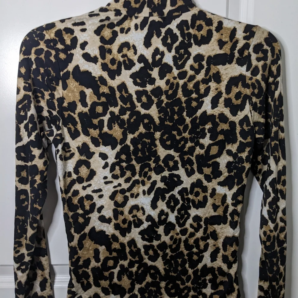 XS Leopard Long Sleeve Turtleneck - Picture 3 of 4